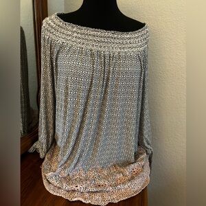 Fever tunic with tie sleeves. Size is XL.